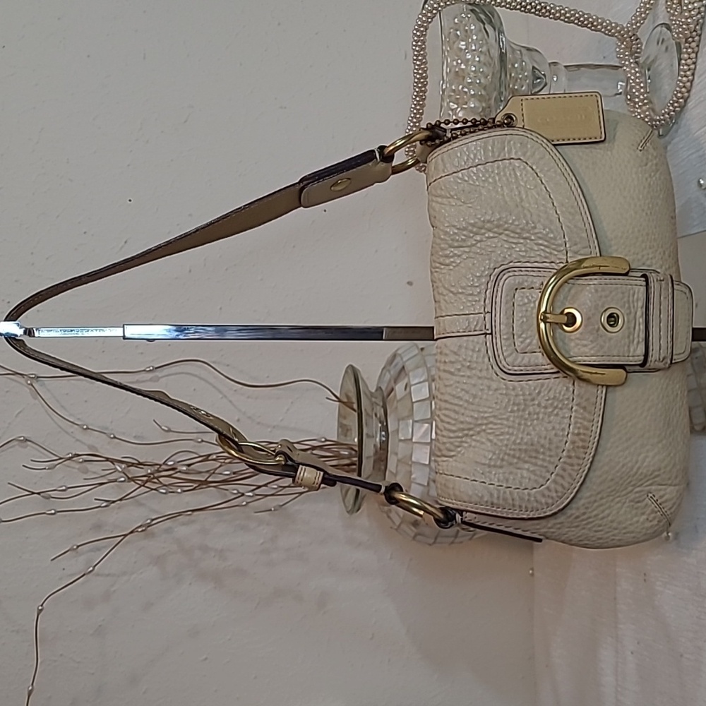 Leather Coach shoulder bag - Picture 2 of 11